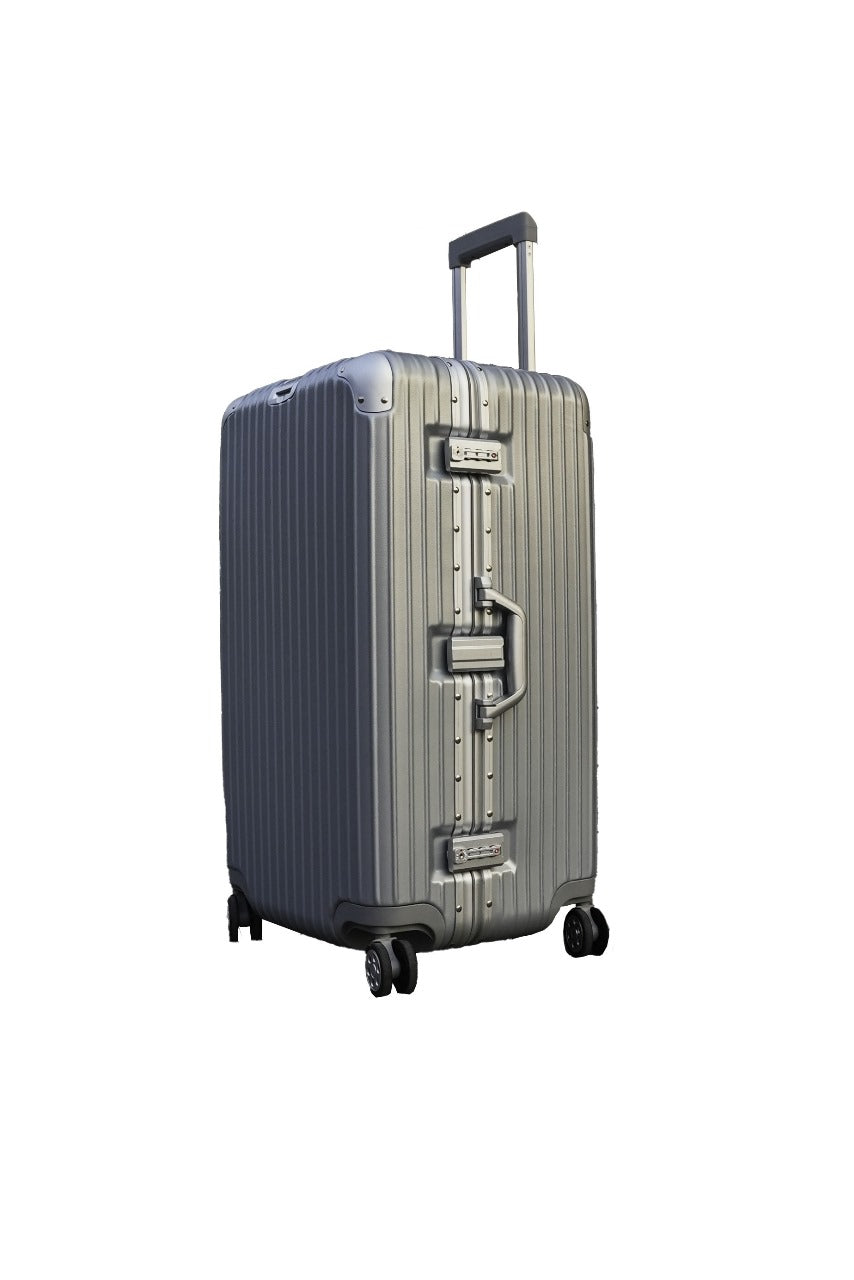 Levelo Traverse 30" Ultra Lightweight Travel Luggage - Silver